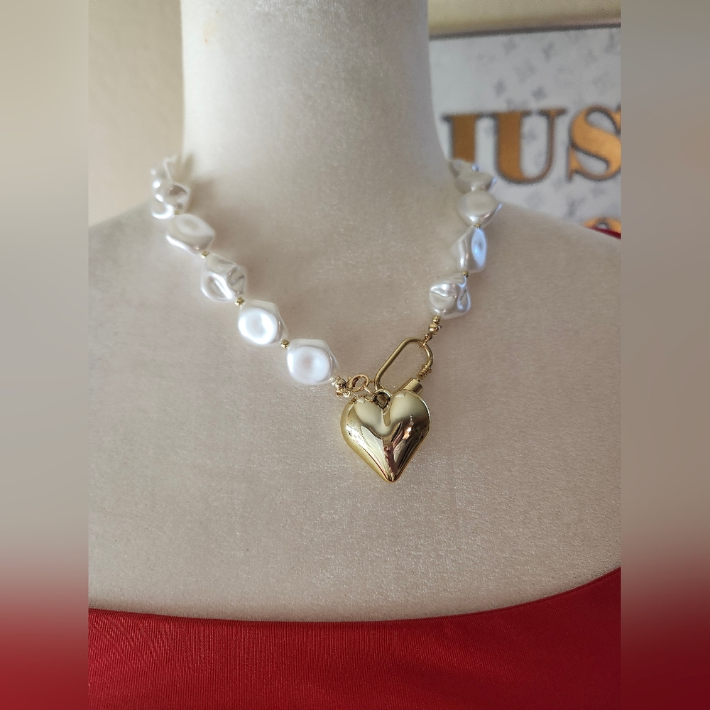 Gold Heart Pendant Pearl Necklace